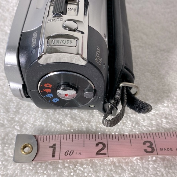 Canon FS100 Digital Video Camcorder Camera Silver Untested - Picture 16 of 16